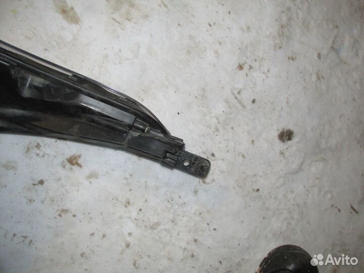 Кронштейн крепления левой фары Kia Rio 4 с 2017