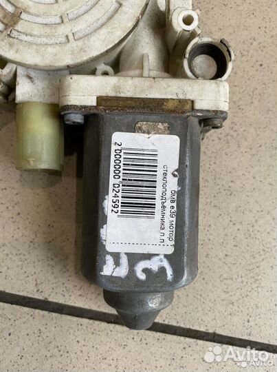 Моторчик стеклоподъемника передний правый BMW E39