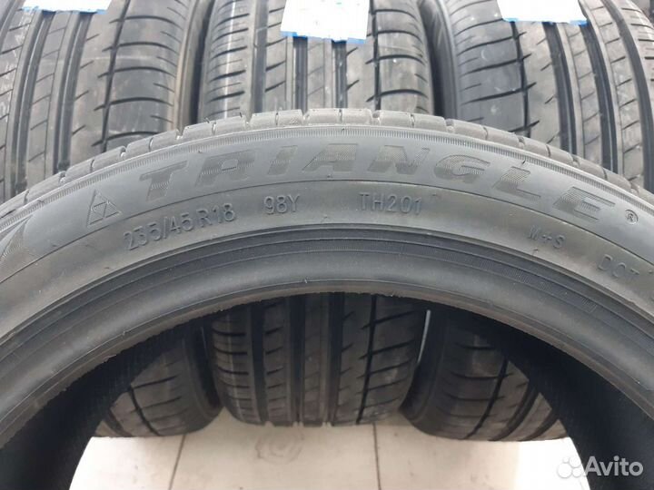 Triangle TH201 235/45 R18