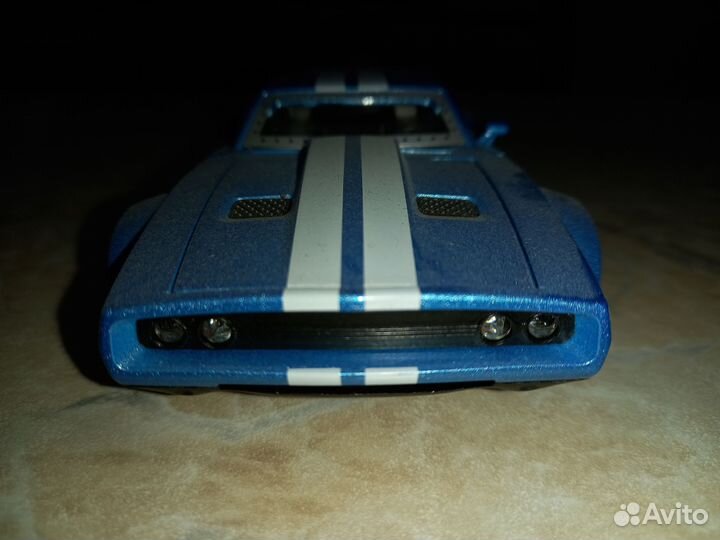 Модель Dodge Ice Charger 1:32
