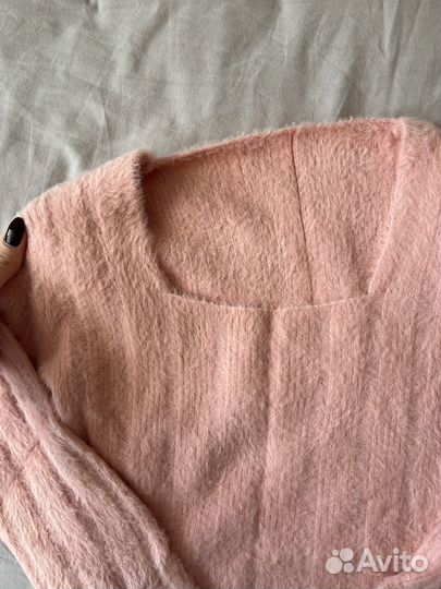 Свитер женский укороченный