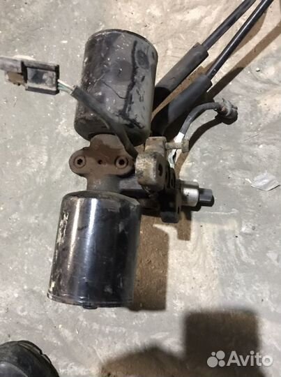 Цилиндр управления гидроподвеской Тойота LC200