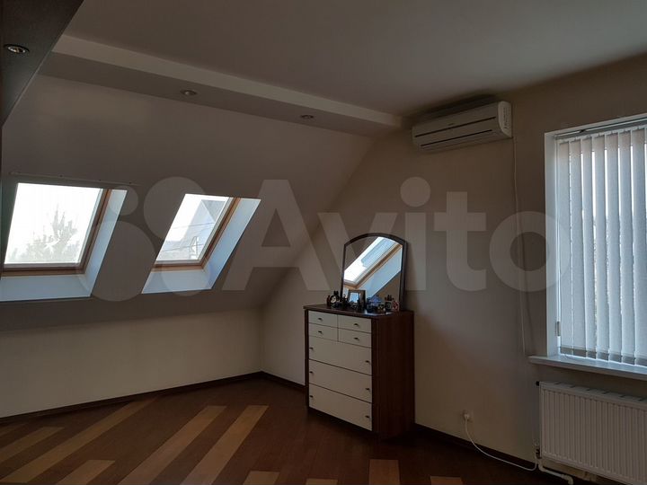 Коттедж 200 м² на участке 24,7 сот.