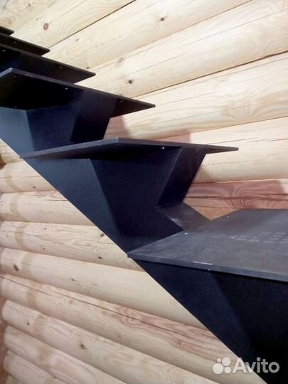 Лестница из дуба,ясеня,лиственницы