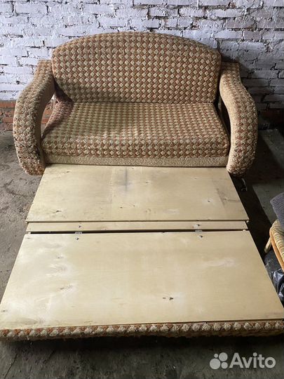 Диван малогоборитный
