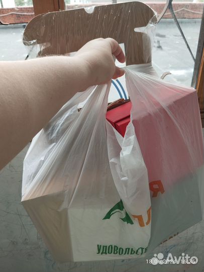 Коробки подарочные,пакеты и другое пакетом