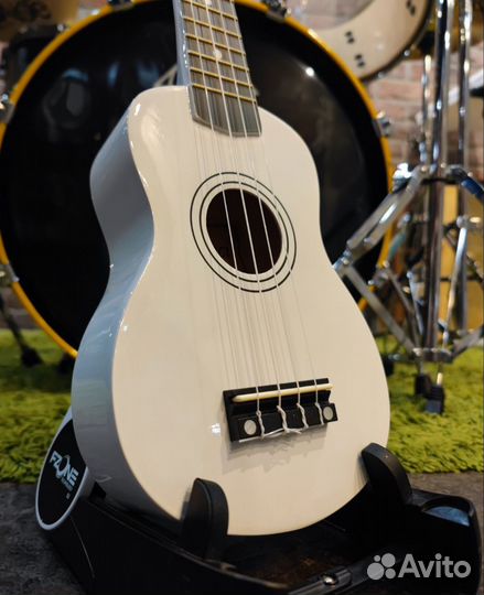 Укулеле сопрано с аксессуарами