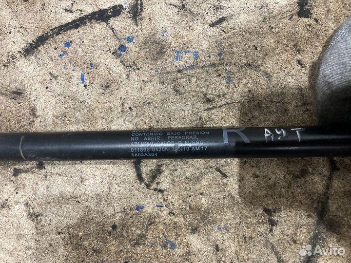 Амортизатор двери багажника Mitsubishi Outlander 2