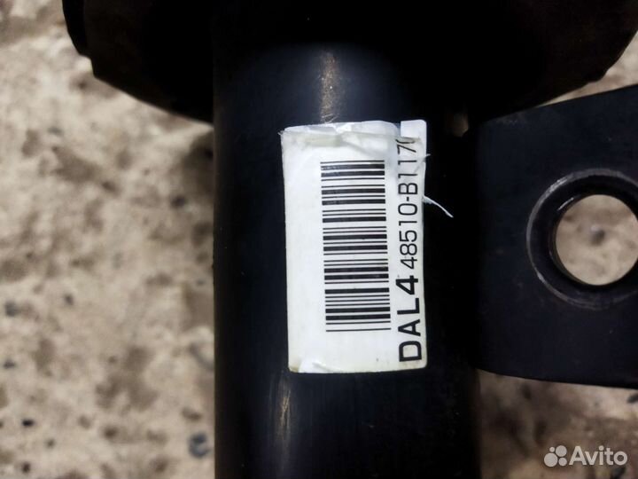 Стойка передняя Тайота пассо