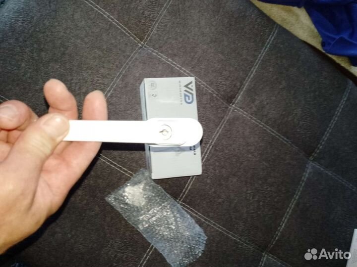 Ручка оконная с замком