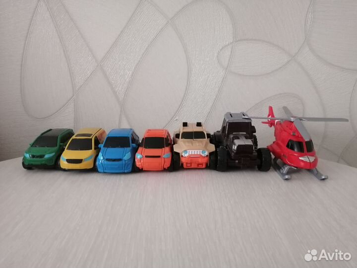 Робот трансформер из 7 машин гига 7