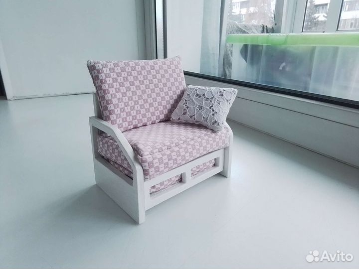 Кукольное кресло