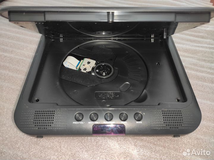 Портативный видеопроигрыватель с двойным монитором