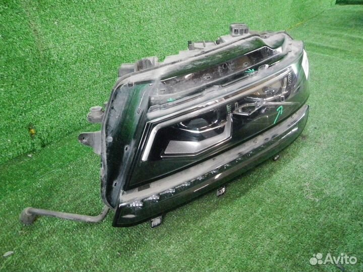 Фара левая Volkswagen Tiguan