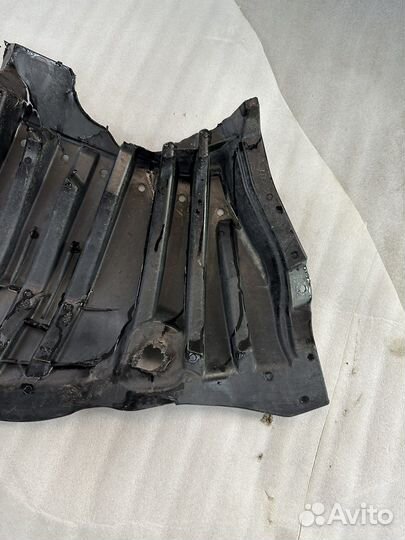 Mercedes c205 Защита Бампера с Дефектом