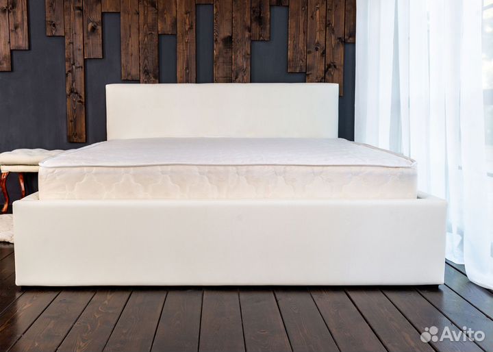 Кровать с матрасом