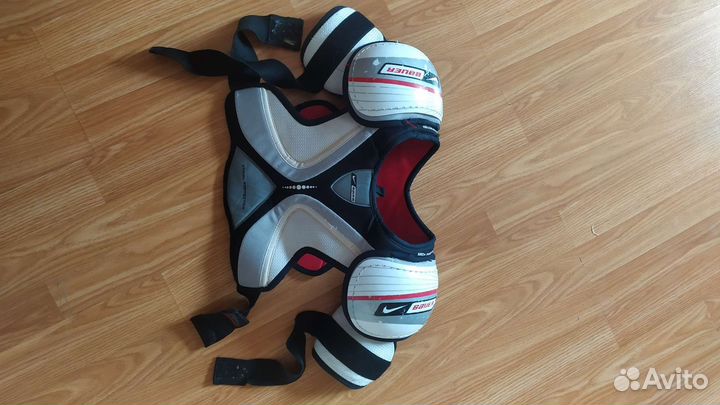 Нагрудник хоккейный bauer