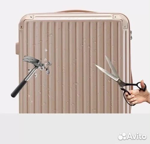 Чемодан на колесах черный