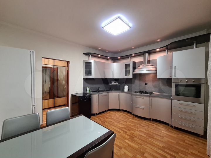 2-к. квартира, 65 м², 4/9 эт.