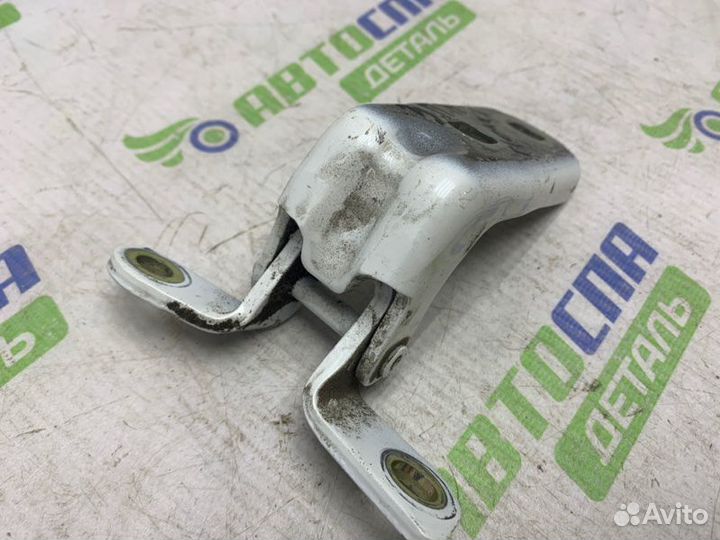 Петля двери задняя правая Opel Mokka кроссовер