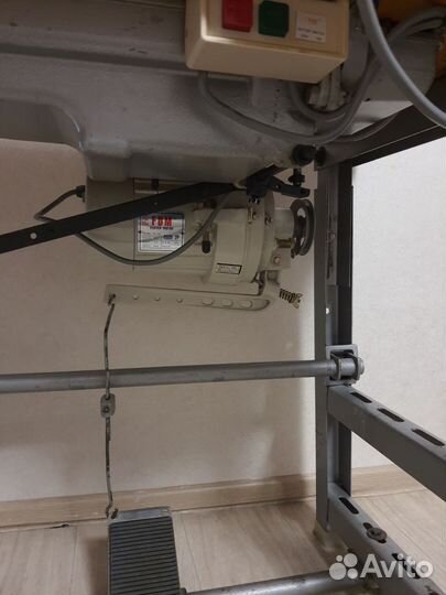 Двухигольная швейная машина