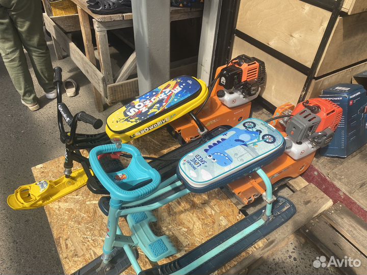 Детские игрушки снегокат с мотором