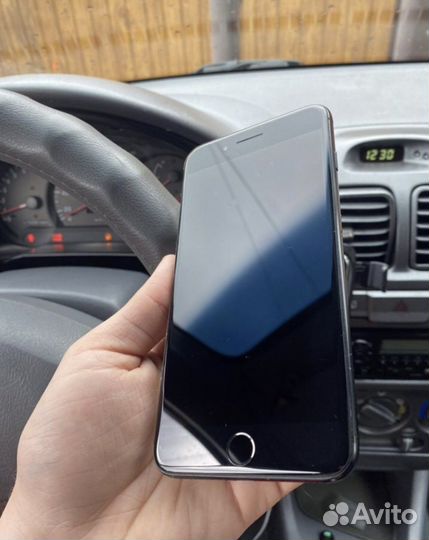 Телефон iPhone 7 plus 128 gb