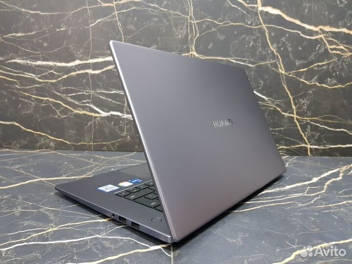 Мощный ультрабук Huawei MateBook D15 на Core i5