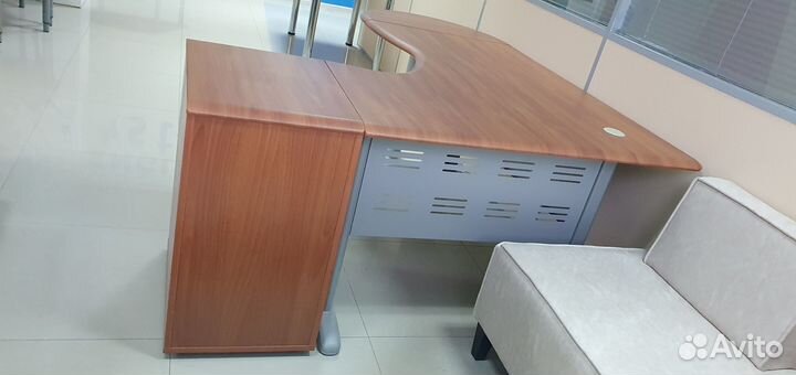 Компьютерный стол бизнес класса для офиса б/у