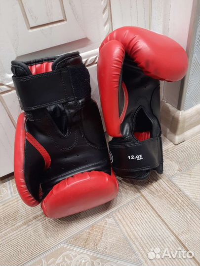 Боксерские перчатки 12 oz