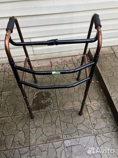 Ходунки для инвалидов