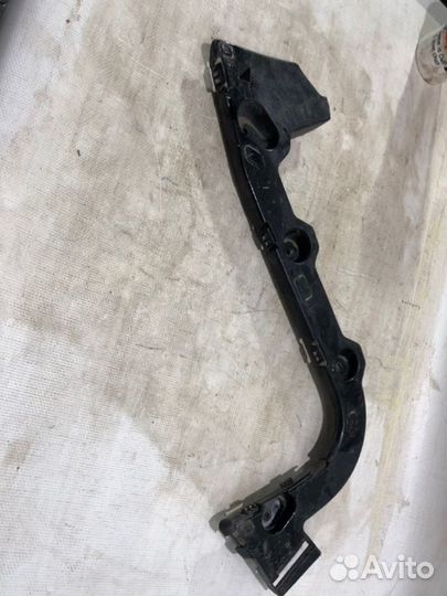 Кронштейн бампера задний Ford Focus 3