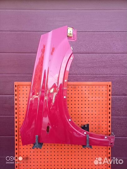 Крыло правое красное Nissan x-trail t31