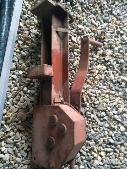 Домкрат железнодорожный