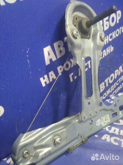 Задний правый стеклоподъемник Ford Focus 3 седан