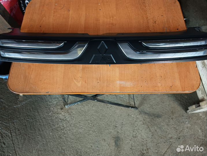 Решетка радиатора mitsubishi outlander 3