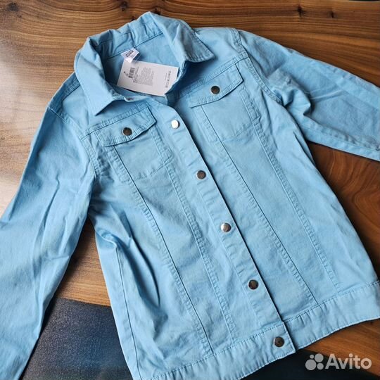 Легкая куртка для девочки 152