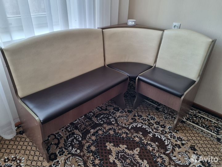 Кухонный уголок (диван+стол+2 табуретки)