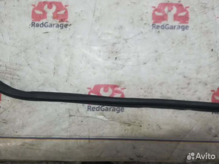 Уплотнитель двери багажника Toyota Hilux Surf