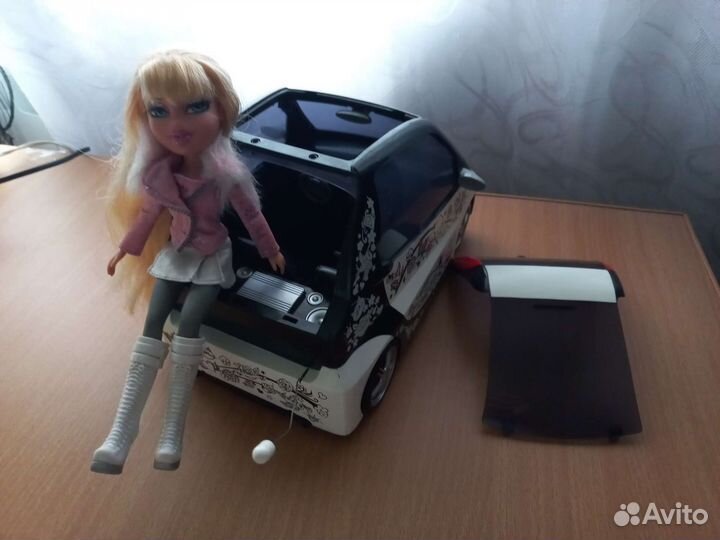 Машина Moxie на пульте управления для куклы мокси