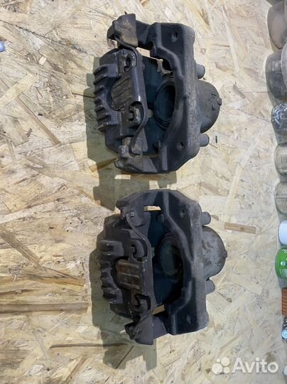 Передние тормоза BMW E60 суппорта и диски