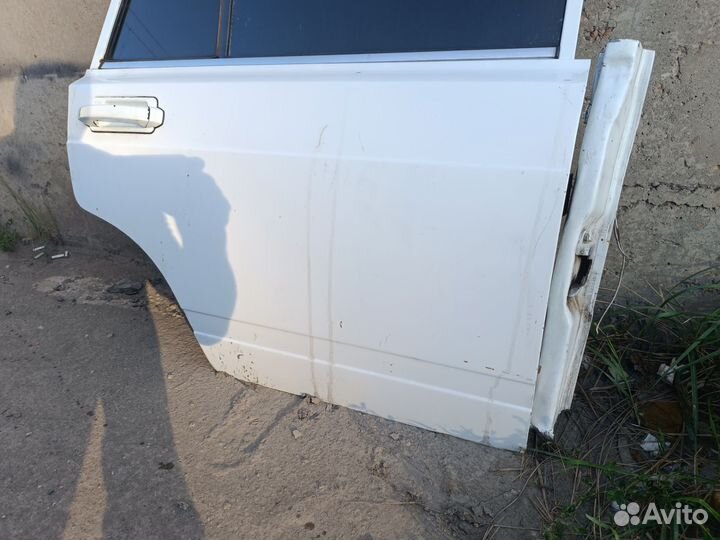 Дверь задняя правая на ваз 2104