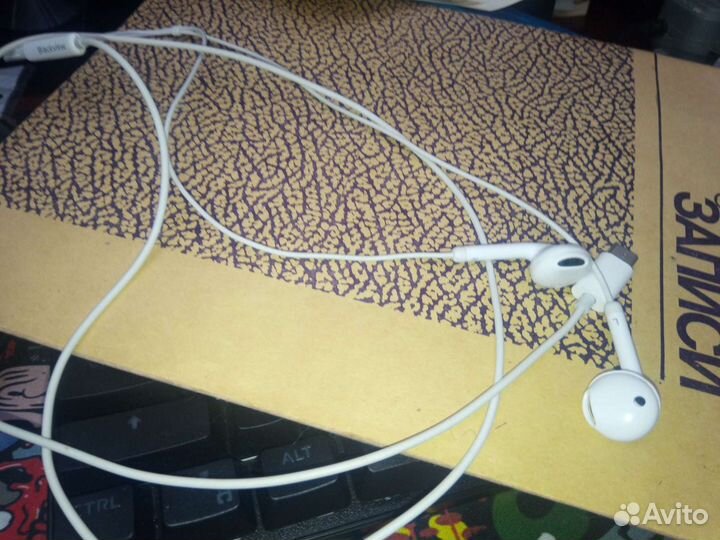 Наушники earpods