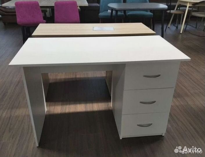 Письменный стол с ящиками