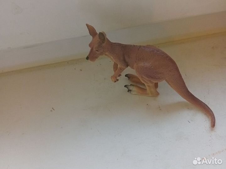 Фигурки животных;