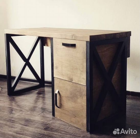 Компьютерный стол с ящиками