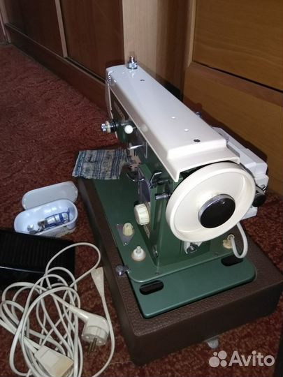 Швейная машинка 