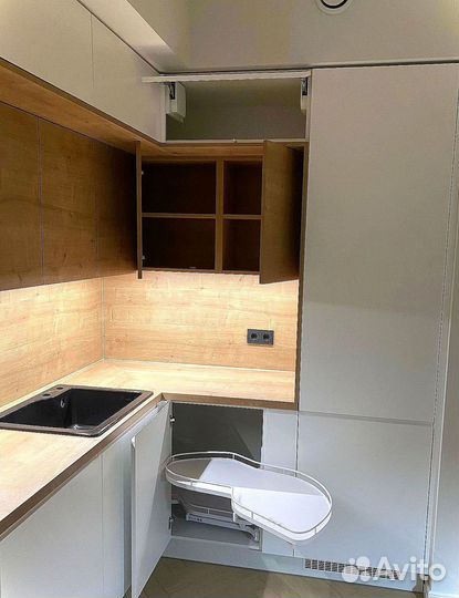 Кухня в потолок