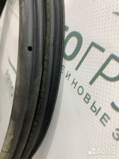 Уплотнитель двери передний левый Land Rover Range