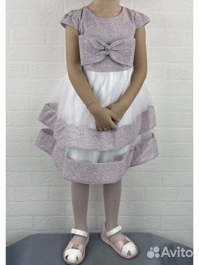 Платье на девочку 4 года + вещи в подарок